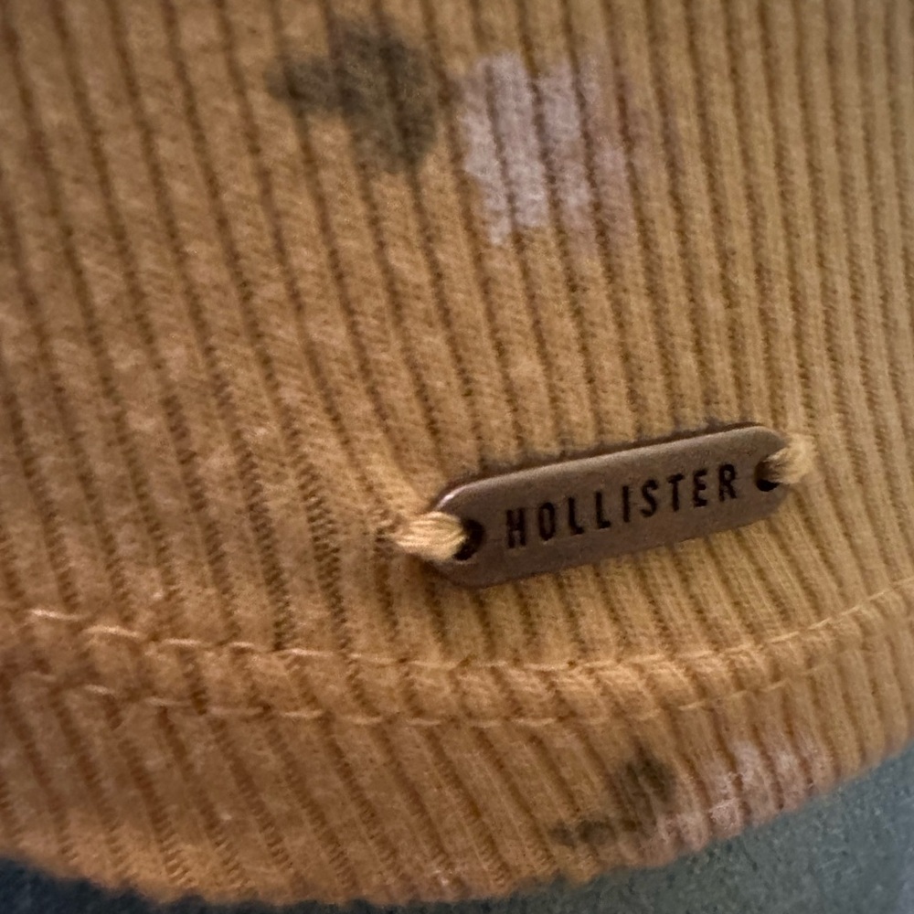Hollister v-neck baby tee - Picture 4 of 6